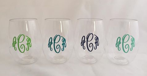 Personalized initial wine glasses. Set of 4 Glasses. Monogrammed